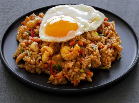 9 Resep nasi goreng pedas, enak, sederhana dan bikin nagih